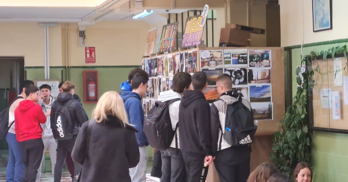 trevenqueies's tweet photo. El departamento de Filosofía organiza el I Concurso de fotografía filosófica del IES Trevenque, coincidiendo con la convocatoria de la Olimpiada Andaluza de Filosofía y en la que participarán los preseleccionados. Invitamos a la visita de la exposición acerca de ¿Qué es el Ocio? https://t.co/Pqb6MGX7cr