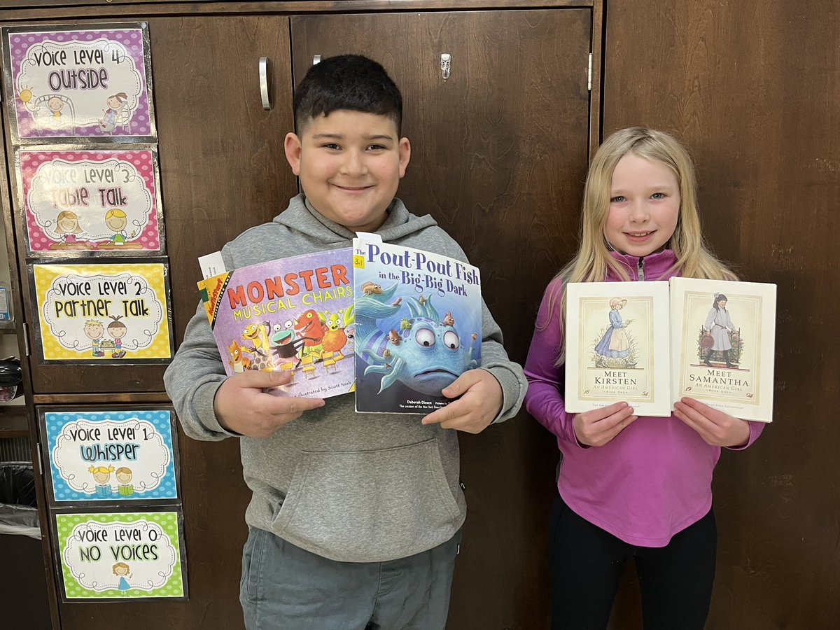MrsLaMottGrade3's tweet photo. We are so thankful for our @WinstedElem PTA sponsored book exchange!  So many fun, new books for us to take home and enjoy! 📚❤️ #HLWWProud #LakerProud  #HLWWLakers #3rdgrade #LakerLeaders #WeAreAllLakers https://t.co/2IcKPFMksY