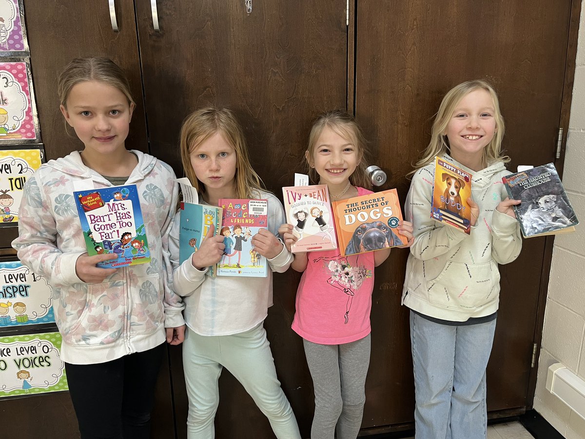 MrsLaMottGrade3's tweet photo. We are so thankful for our @WinstedElem PTA sponsored book exchange!  So many fun, new books for us to take home and enjoy! 📚❤️ #HLWWProud #LakerProud  #HLWWLakers #3rdgrade #LakerLeaders #WeAreAllLakers https://t.co/2IcKPFMksY