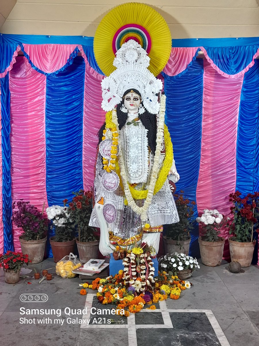 Maa Saraswati in our Housing Complex 
🙏🙏🙏🌺🌺🌺🪔🪔🪔

#saraswatipuja