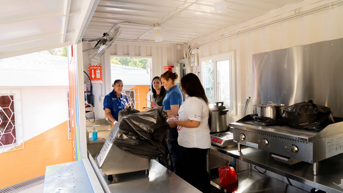 SaraAdamKern's tweet photo. Our #ManagementServices #WFPEngineer👷‍♀️, Consolacion Castro, is on-site with our @WFP_SV colleagues, visiting "Kitchen-in-a-Box". The goal? To identify improvement areas and technical solutions🚧 to scale-up⬆️this innovative project nationwide🌎 Stay tuned for updates! https://t.co/4MO28Eni4p