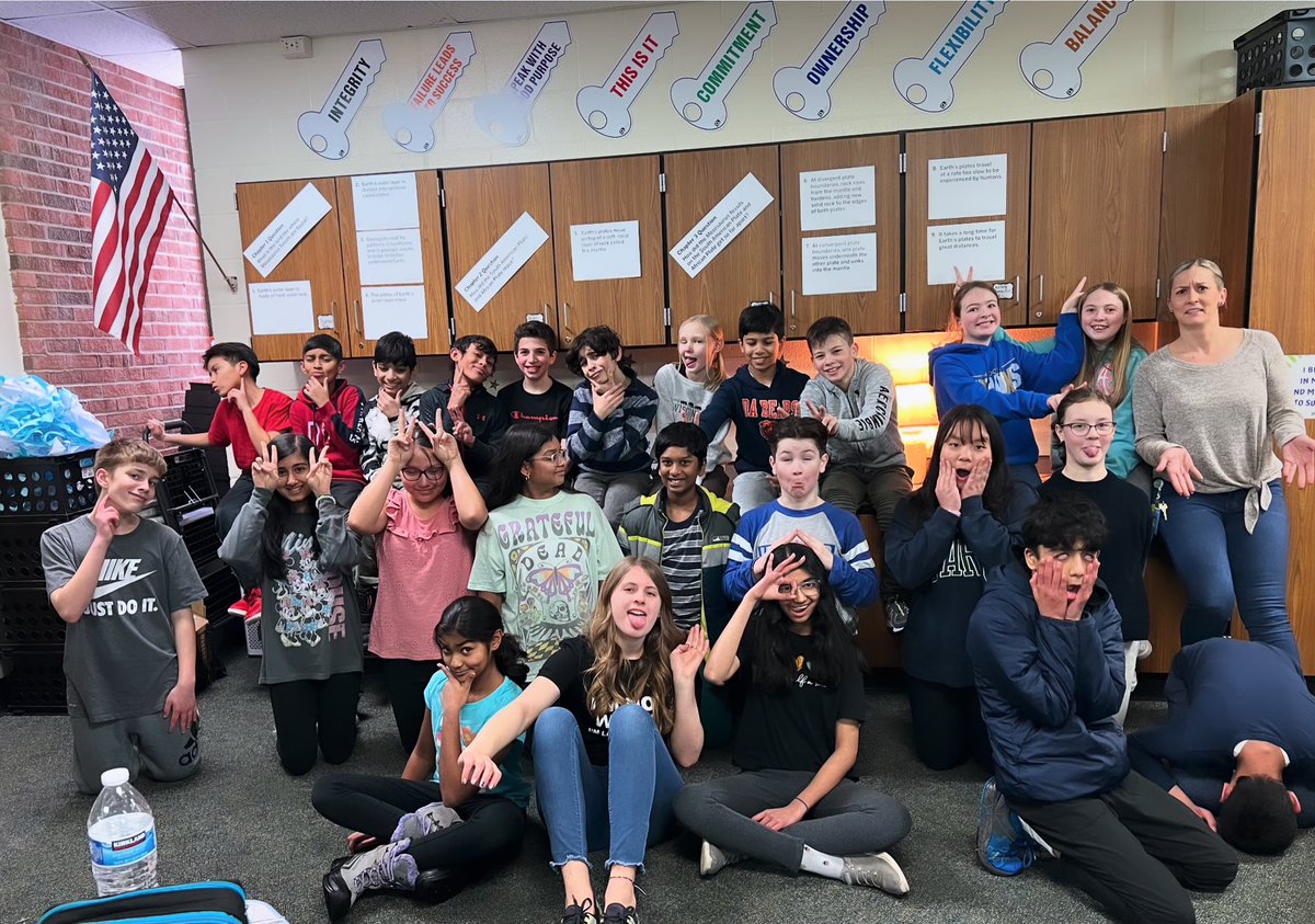 6thWithWright's tweet photo. Until I became a teacher, I had no idea you could fit so many kids into one heart. ❤️ #hooverhawks https://t.co/Gizmll2FTn