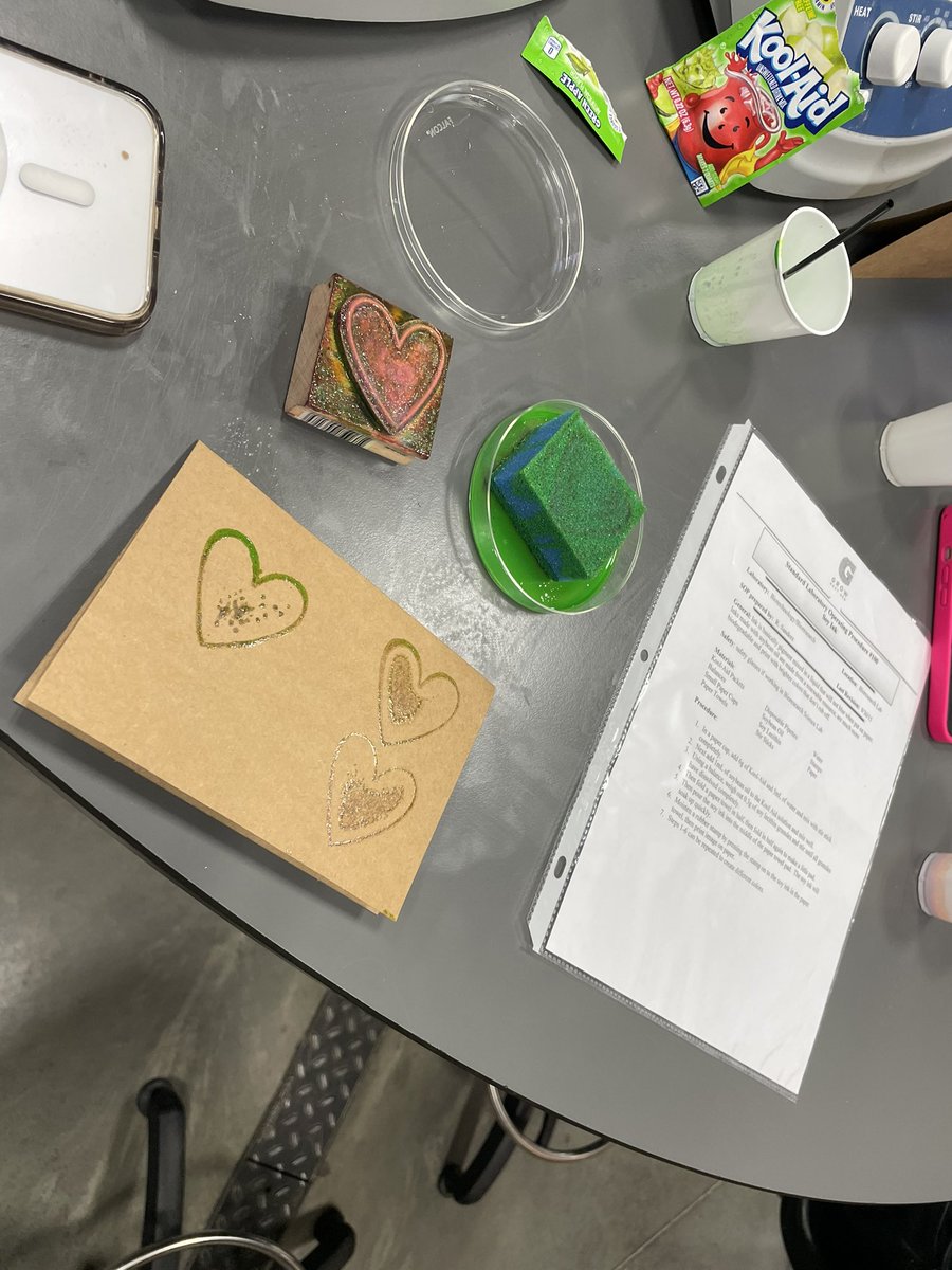 SandersGISA's tweet image. Happy Valentine’s Day! Nothing better than combining Art &amp;amp; Science…Ss in Art and Bioresearch following SOPs to make soy based ink then created Valentine’s Day Cards! ❤️💜 @grownextgen @GIAcademy @Ohiosoycouncil @educationproj