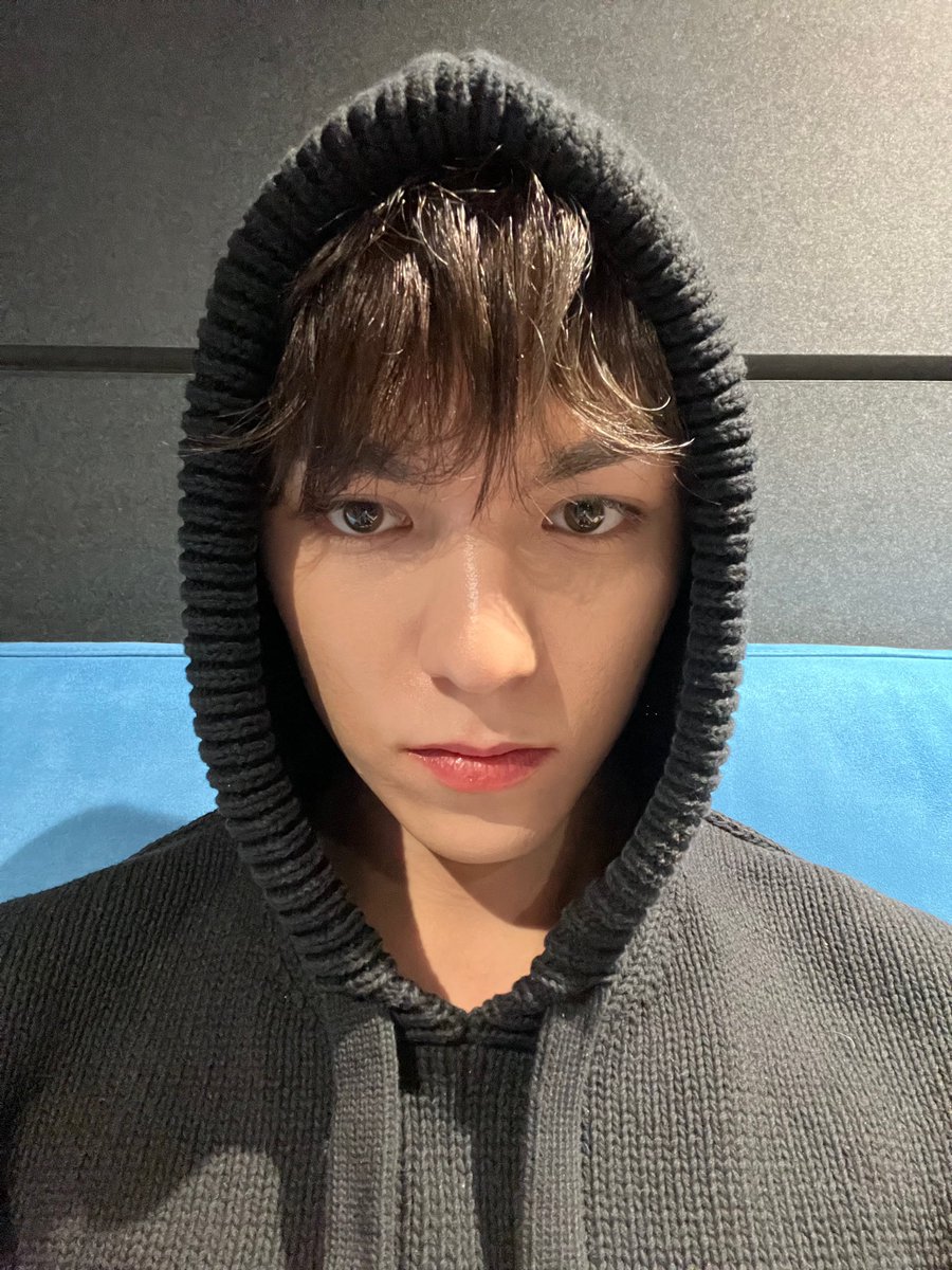 chweposts's tweet photo. vernon just uploaded 9 selfies on weverse omg https://t.co/EaG9ezzrku