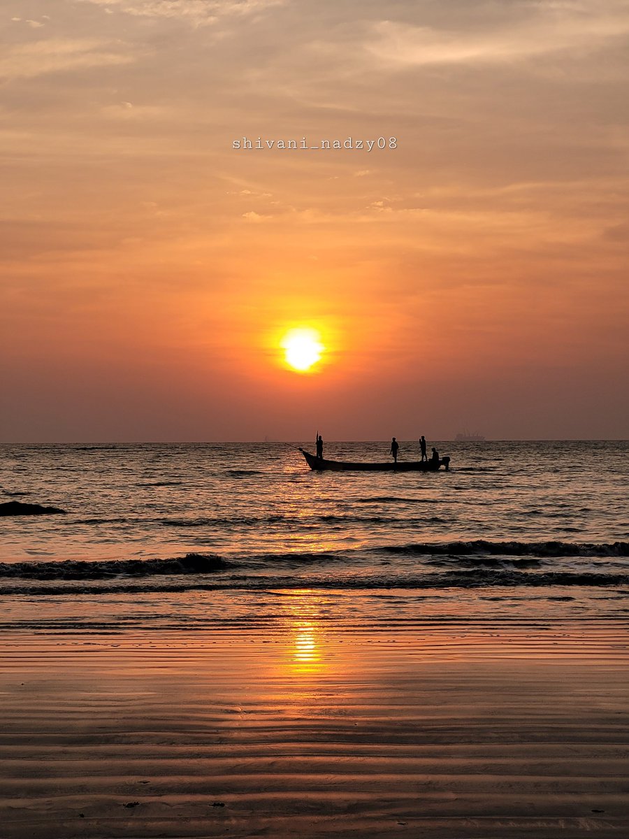 shivani_nadzy08's tweet photo. #sunsetingoa https://t.co/x2TgOOKc0u
