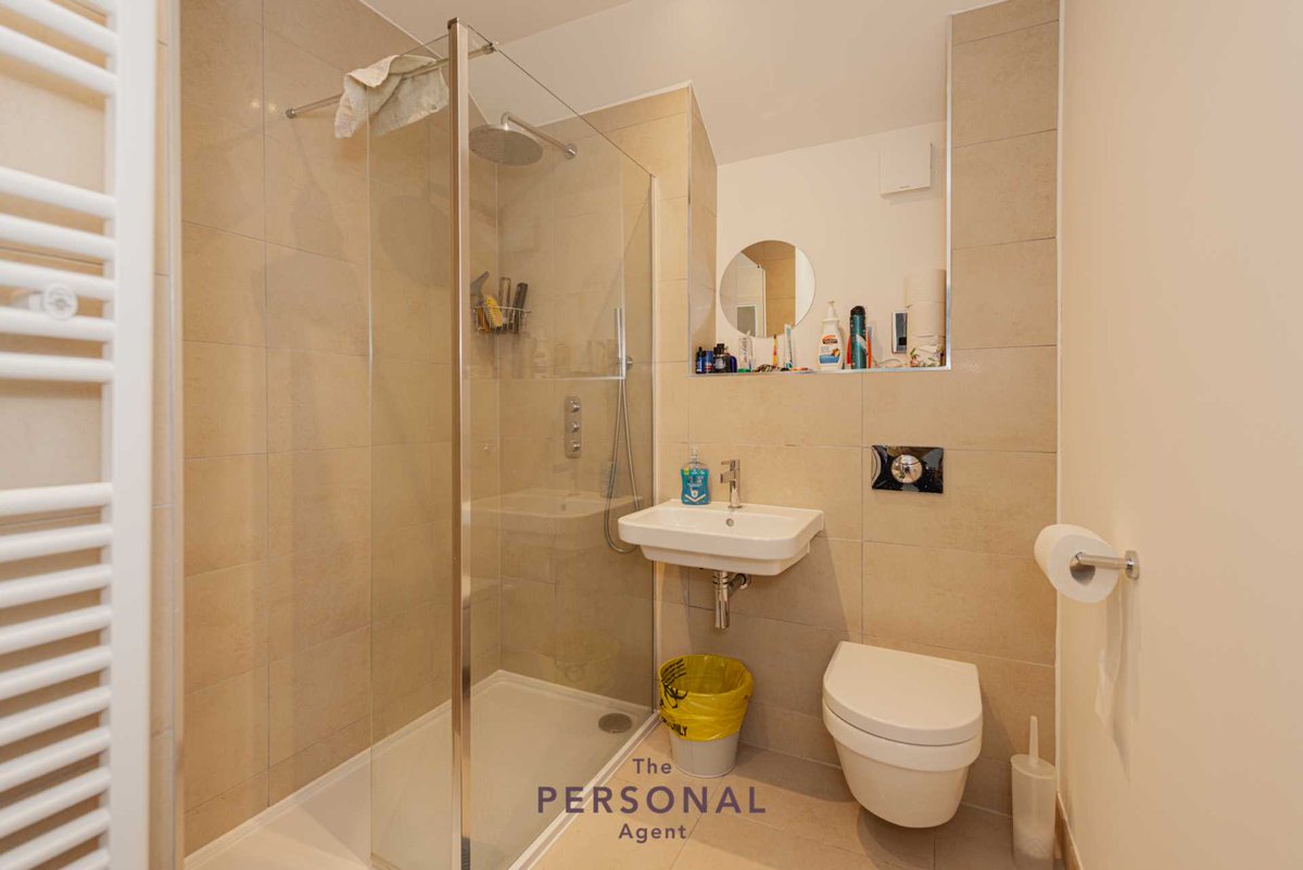 Our *LETTING OF THE WEEK*

Epsom Court £2,200pcm

* STUNNING NEW BUILD APARTMENT * The Personal Agent are proud to present this large, immaculate &amp; stunningly presented two double bedroom, two bathroom apartment situated on Epsom Court, Upper High Street.

thepersonalagent.co.uk/property/epsom…