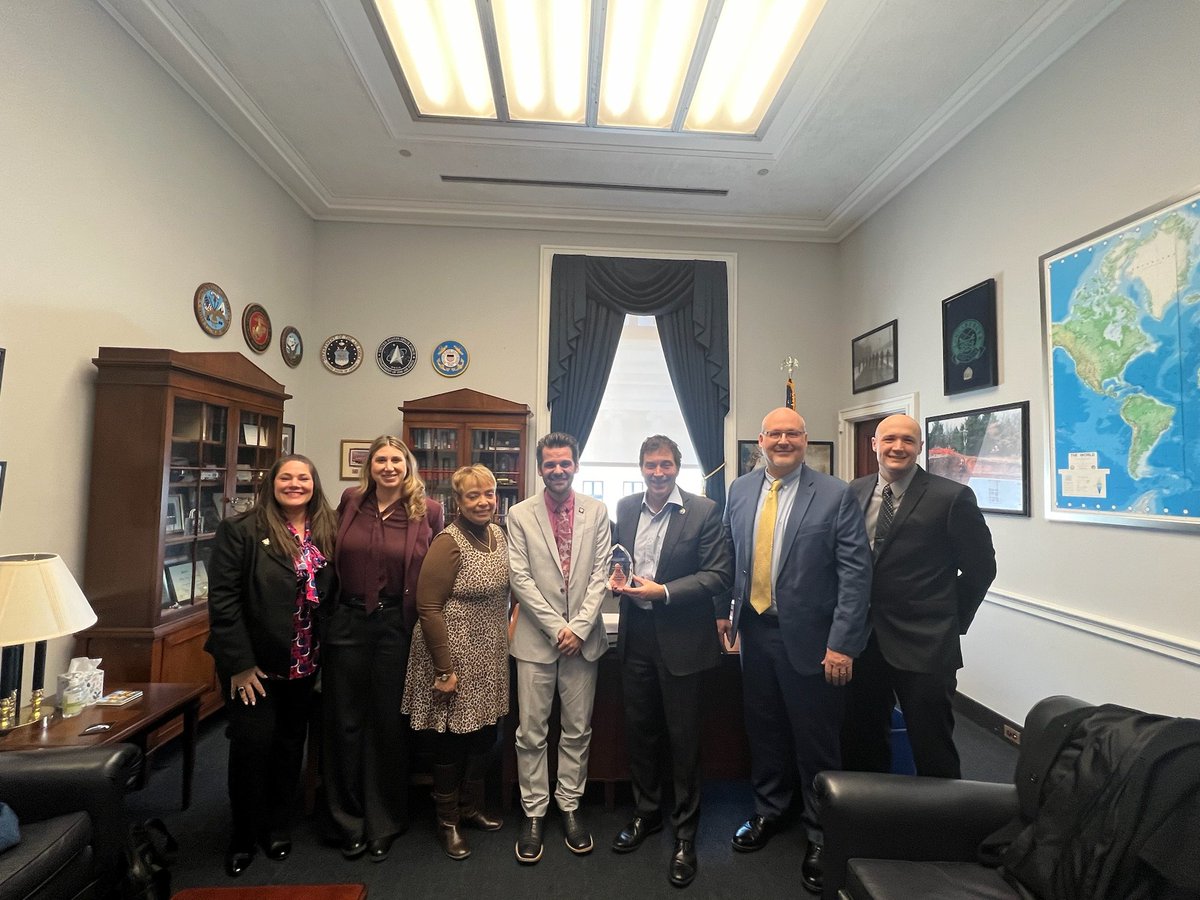 Thank you to <a href="/RepBalderson/">Congressman Troy Balderson</a> for spending time with Ohio's Community Health Centers discussing #340B and the vital services CHCs do for Ohioans. #valueCHCs #Protect340B