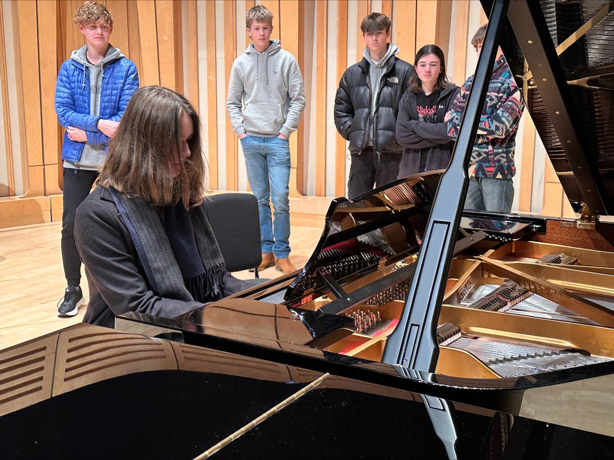 7 of our musicians had a fantastic time working with British piano virtuoso @MartinRoscoe1 in a masterclass & workshop. With a talk from @Steinway a tour of the @RWCMD and a concert - a great day with professional musicians #excellence #loveoflearning #outstandingrelationships