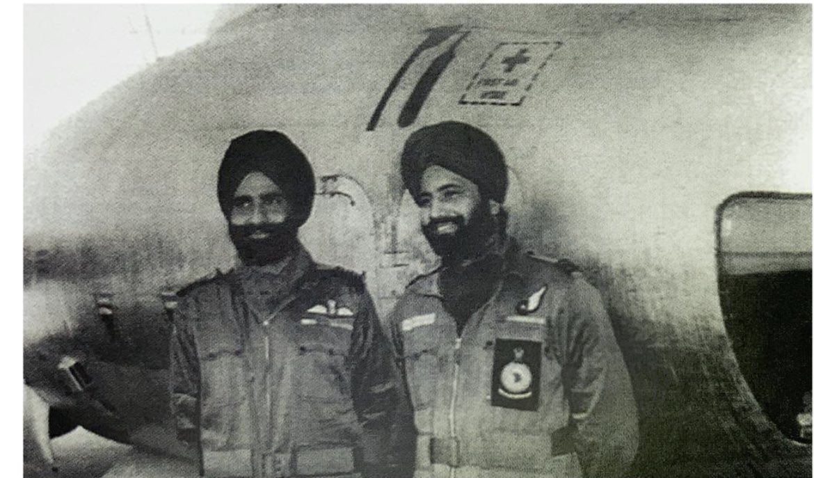 thejatculture's tweet photo. Air Marshal Prem Pal Singh (Then WING COMMANDER) with Flt Lt H.S Mangat, his navigator.
Source - The Duels of the Himalayan Eagle, Air Marshal Bharat Kumar
#dhillon ,#mangat
@sialmirzagoraya @BlueBlistering @PunjabiRooh https://t.co/9VyUgunttn