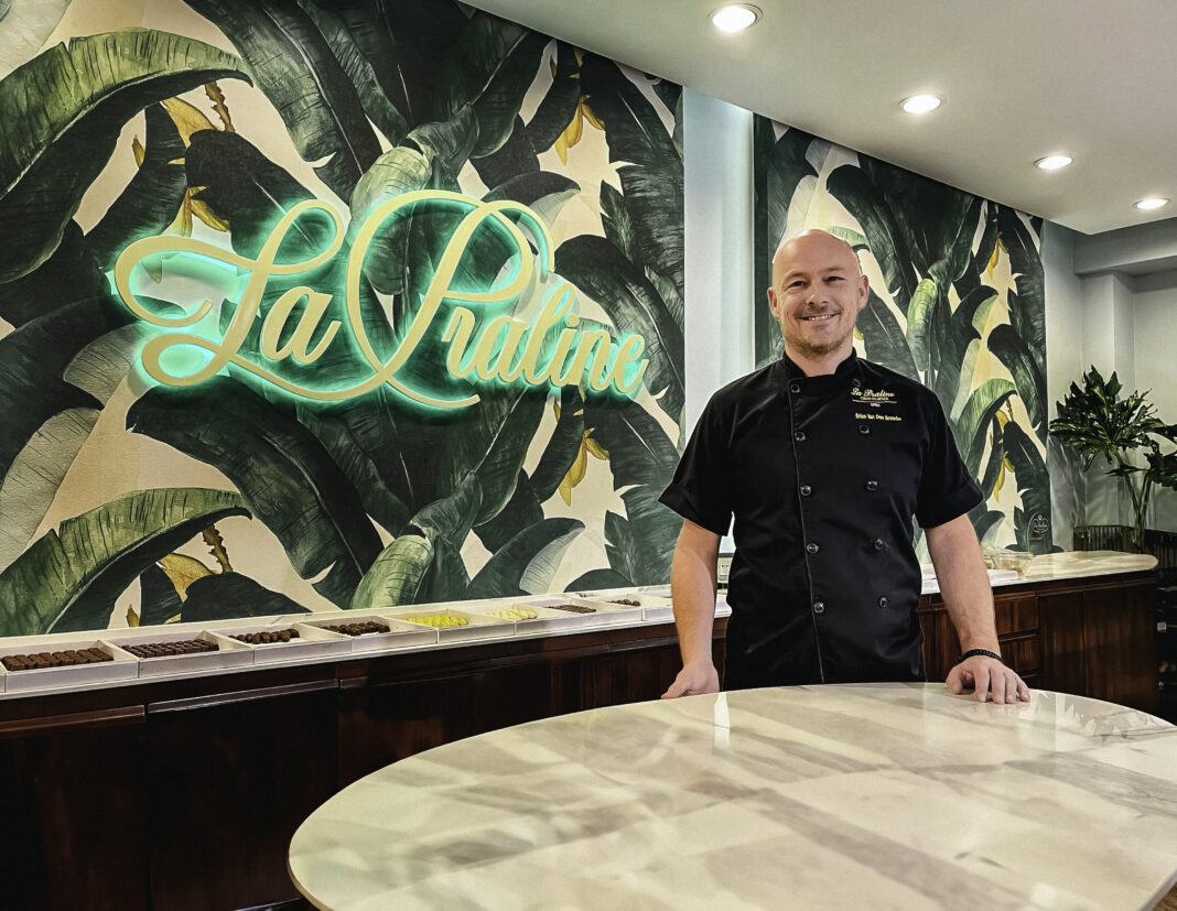 CocinayVino's tweet image. Un goloso objeto de deseo, así describimos las estanterías de 🇻🇪🍫La Praline hoy💕💞, con más de 60 sabores de #bombones para escoger que Brian Van den Broucke pone a disposición de #Amigos y #Enamorados 💓💗. #Chocolate @LaPralineCcs #DíaDeLosEnamorados tinyurl.com/3f7vswf6