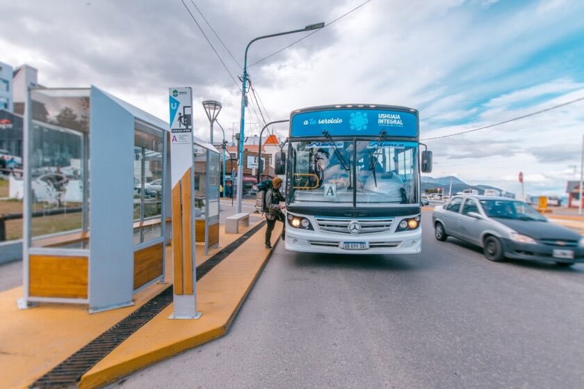 CuartoPoderTDF's tweet photo. El secretario de Gobierno de la Municipalidad de Ushuaia, César Molina, indicó que sin el subsidio nacional, el boleto de colectivo pasará a costar $1200 contra los $ 85 que se pagan. En tanto, su par de Río Grande, Gastón Díaz, indicó que en Río Grande el boleto se iría a $700. https://t.co/D8oAPh5cRN