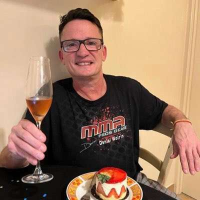 DanielWoirinOFF's tweet photo. Salut les filles, en ce 14 Février m'a femme m'a quitté alors je suis libre ce soir... C'est pourquoi j'organise un concours : GAGNE UN REPAS ROMANTIQUE AVEC DANIEL WOIRIN ! On pourra parler de moi, de mes succès, peut-être même... de moi 😎

RT = Fav pour être tiré au sort ! https://t.co/UJEeu24p29