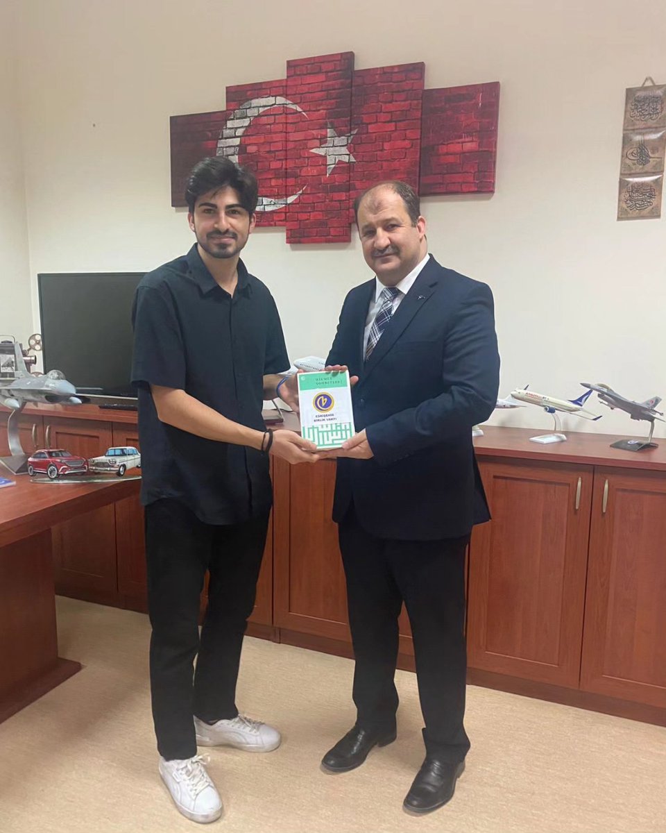 GencBirlik26's tweet photo. Vakıf Yönetim Kurulumuz, Eskişehir Anadolu Üniversitesi İdari ve Mali Daire Başkanlığı'na atanan Halil Yetim’i makamında ziyaret etti.
Ziyarette Eskişehir Birlik Vakfı Yönetim Kurulu Başkanı Murat Canözer ve Yönetim Kurulu Üyeleri, Genç Birlik ve MTTB Başkanları katıldı. https://t.co/xrIopkewuD