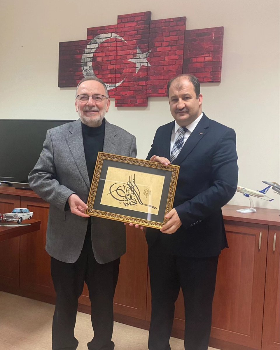 GencBirlik26's tweet photo. Vakıf Yönetim Kurulumuz, Eskişehir Anadolu Üniversitesi İdari ve Mali Daire Başkanlığı'na atanan Halil Yetim’i makamında ziyaret etti.
Ziyarette Eskişehir Birlik Vakfı Yönetim Kurulu Başkanı Murat Canözer ve Yönetim Kurulu Üyeleri, Genç Birlik ve MTTB Başkanları katıldı. https://t.co/xrIopkewuD