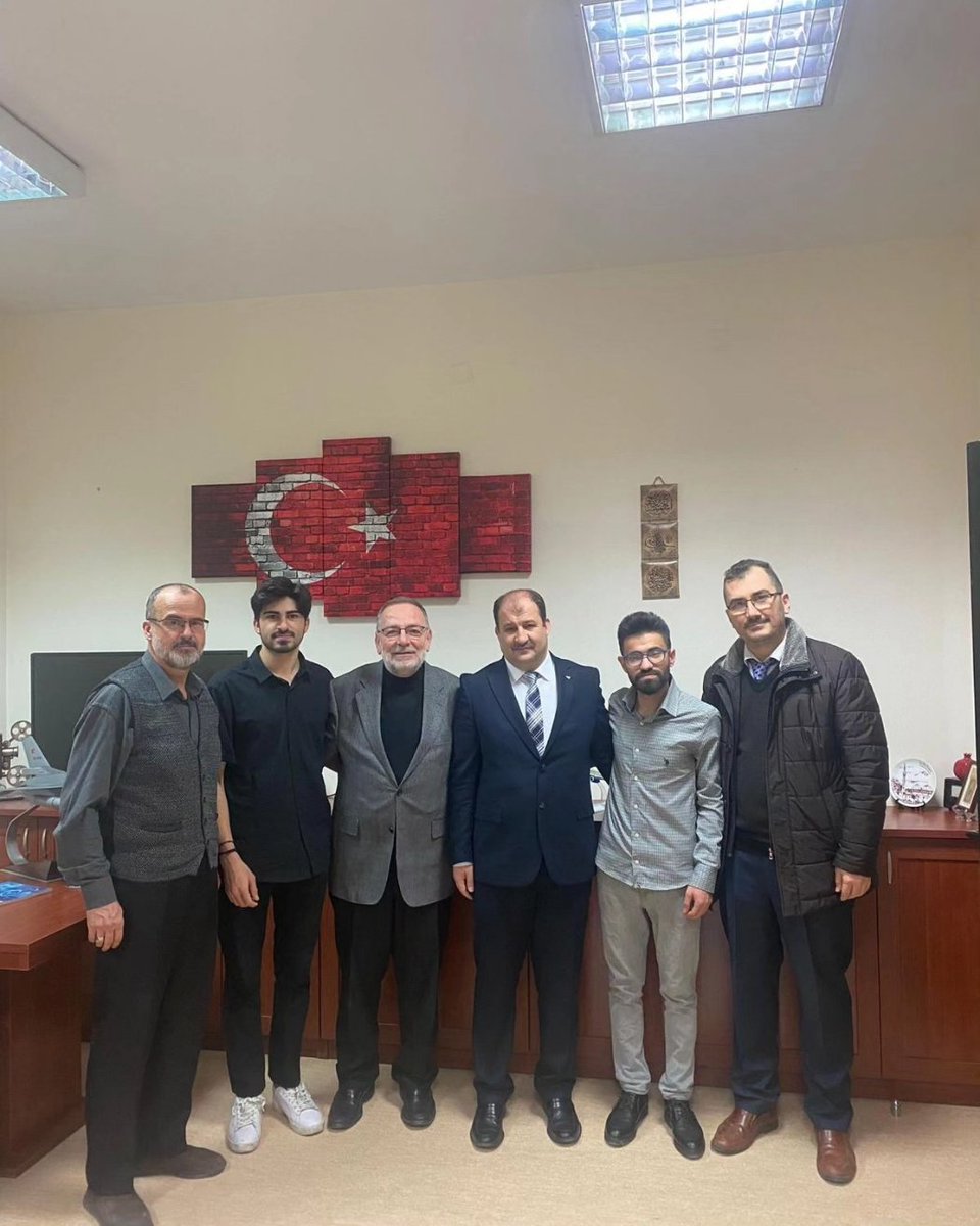 GencBirlik26's tweet photo. Vakıf Yönetim Kurulumuz, Eskişehir Anadolu Üniversitesi İdari ve Mali Daire Başkanlığı'na atanan Halil Yetim’i makamında ziyaret etti.
Ziyarette Eskişehir Birlik Vakfı Yönetim Kurulu Başkanı Murat Canözer ve Yönetim Kurulu Üyeleri, Genç Birlik ve MTTB Başkanları katıldı. https://t.co/xrIopkewuD