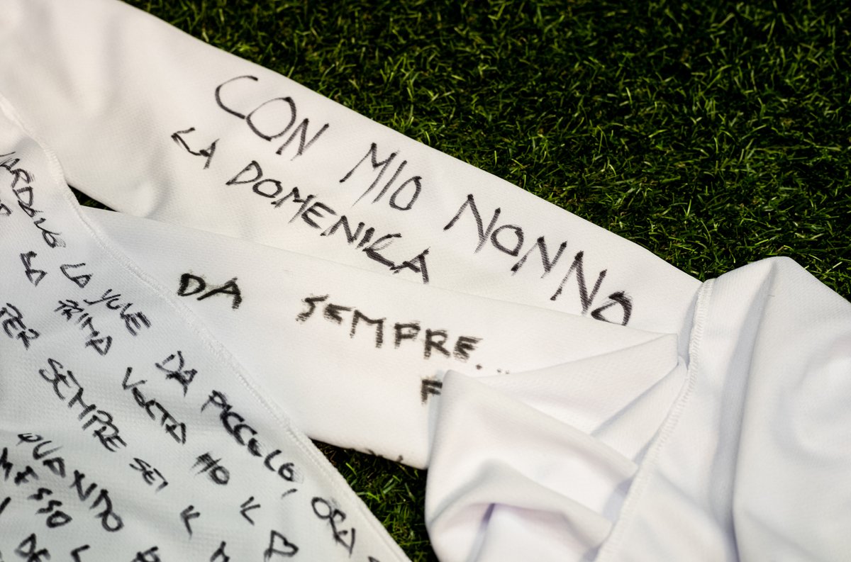 juventusfc's tweet photo. Amore dalla nascita, fino alla fine. 🤍🖤 https://t.co/iNkD9zyXcE