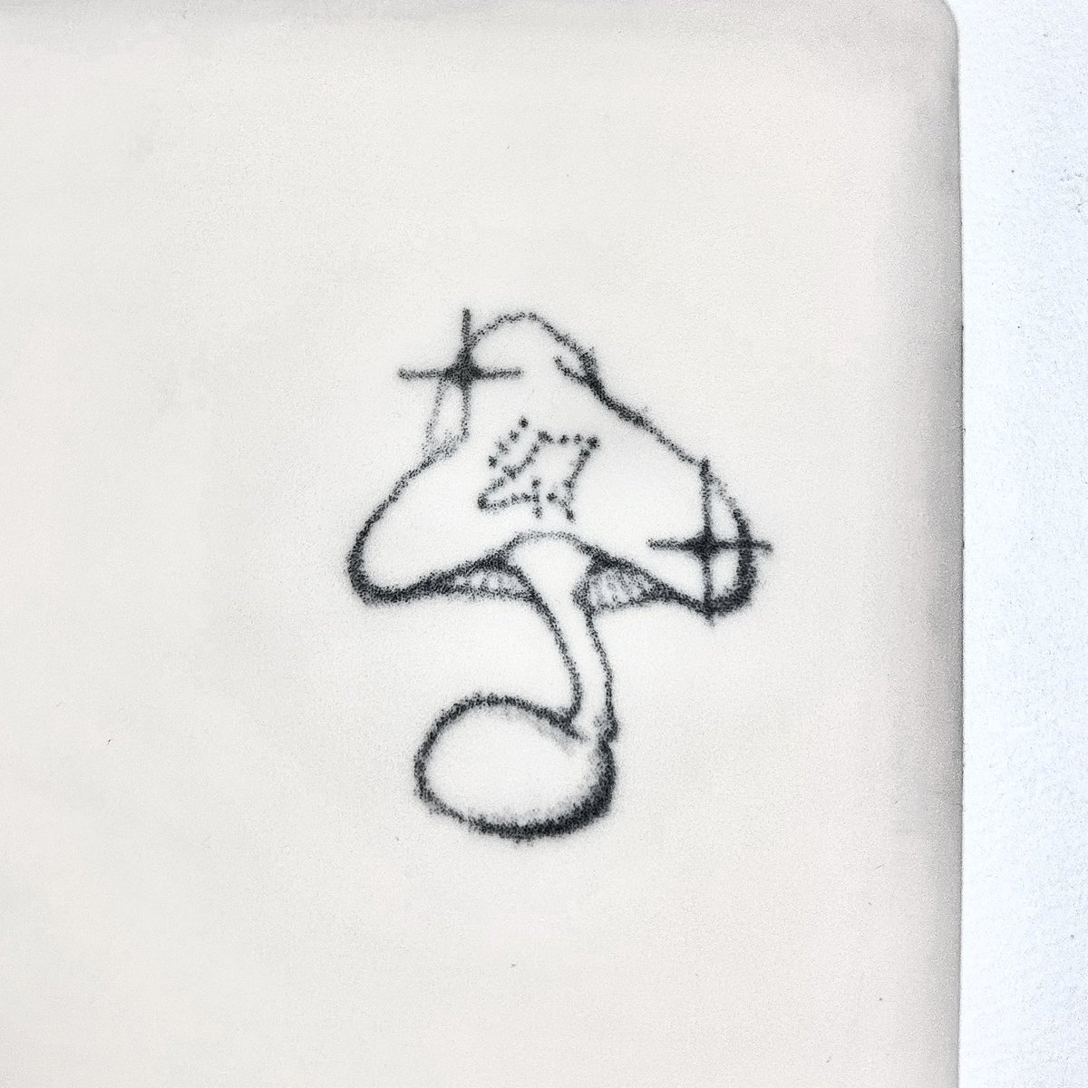 sish_8's tweet photo. ハンドポークタトゥー練習⛏️
#stickandpoke #handpoke #tattoo https://t.co/lzDHCaDhc4