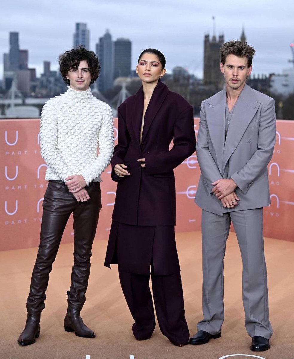 timotheebrasil_'s tweet photo. LINDOS! Timothée Chalamet com Zendaya, Austin Butler e Florence Pugh no photocall de "Duna: Parte Dois", em Londres. https://t.co/UCXRr5cEe2
