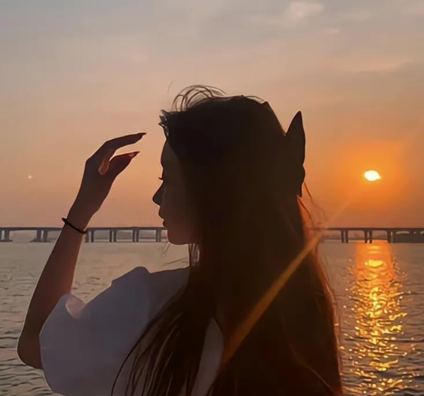 Today is Valentine's Day, so I'm going to be alone and bright for me without a partner😊😊