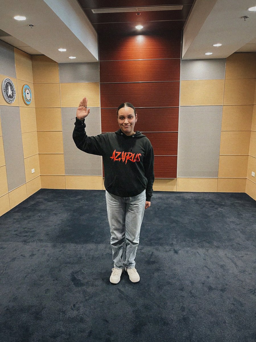 prguard's tweet photo. PVT Anaya Rivera Santiago hace historia como la primera mujer estudiante de último año (12mo grado) high school en alistarse en la infantería. https://t.co/EhMoCR8UAO