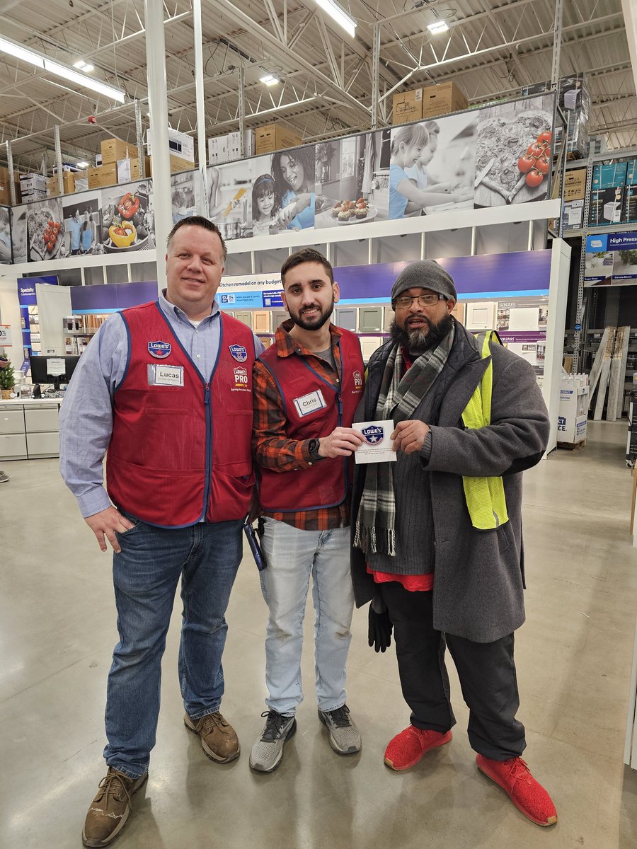 Congrats to our Pro Loader Mark Anthony's for earning his Silver Star. Thanks for all you do sir !! @BenitoKomadina @DustinCornell5 @lowes627 @BlueBoxR1