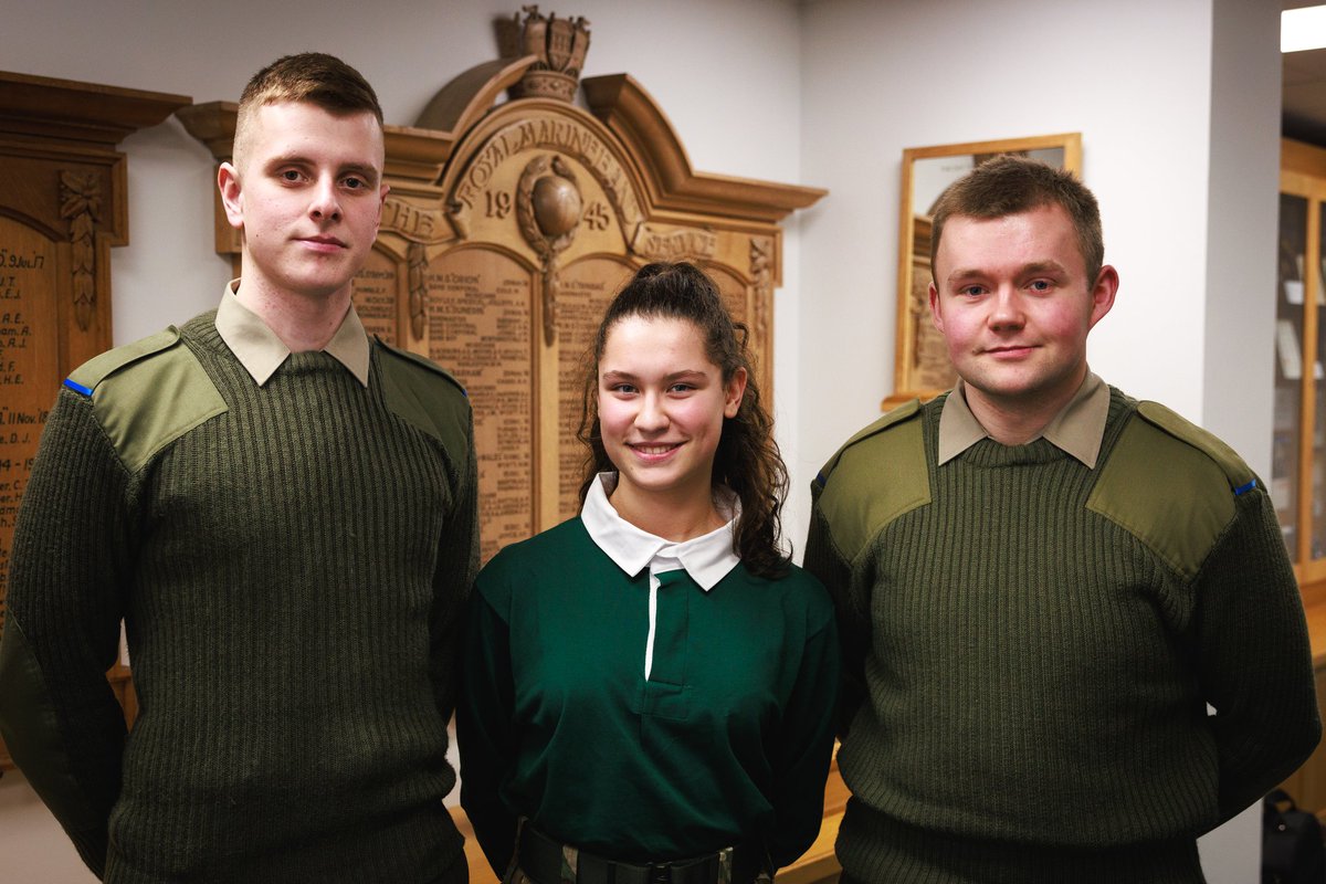 RMBandService's tweet photo. Elmira, who is currently on the Look at Life course and a member of the @brentwood_band met up with former members, Musicians George Carter-Melton and Eddie Griffin, who are currently under training @RMSchoolofMusic
#militarymusic #marchingbands #opportunities #Youth https://t.co/KnYEHBbGqq