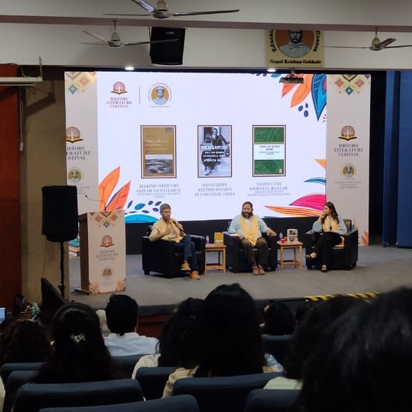 #PAHA social media was launched <a href="/HistoryLitFest/">History Literature Festival</a>. Thanks to <a href="/ChinmayTumbe/">Chinmay Tumbe</a> &amp; <a href="/amit_arora/">amit arora</a> for giving a platform to showcase our ongoing work.

To learn more about the project &amp; future updates follow us on Instagram - instagram.com/archive.paha?u…

#DigitalArchive #Pune #flameuniversity