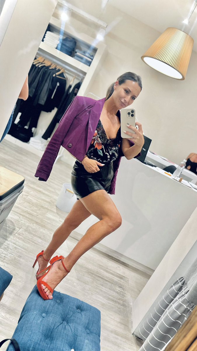 cecigan1981's tweet photo. 💜🖤❤️🤍 https://t.co/8Aw7kA3X4o