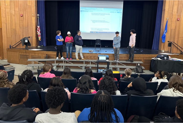 Check this out Bulldogs! 
Today, student leaders from all of our leading Bunnell organizations are participating in an engaging workshop with Dan Jaskot from @leadwithempower! Super energy from this room of outstanding student leaders!!! 💙
#bulldogstrong