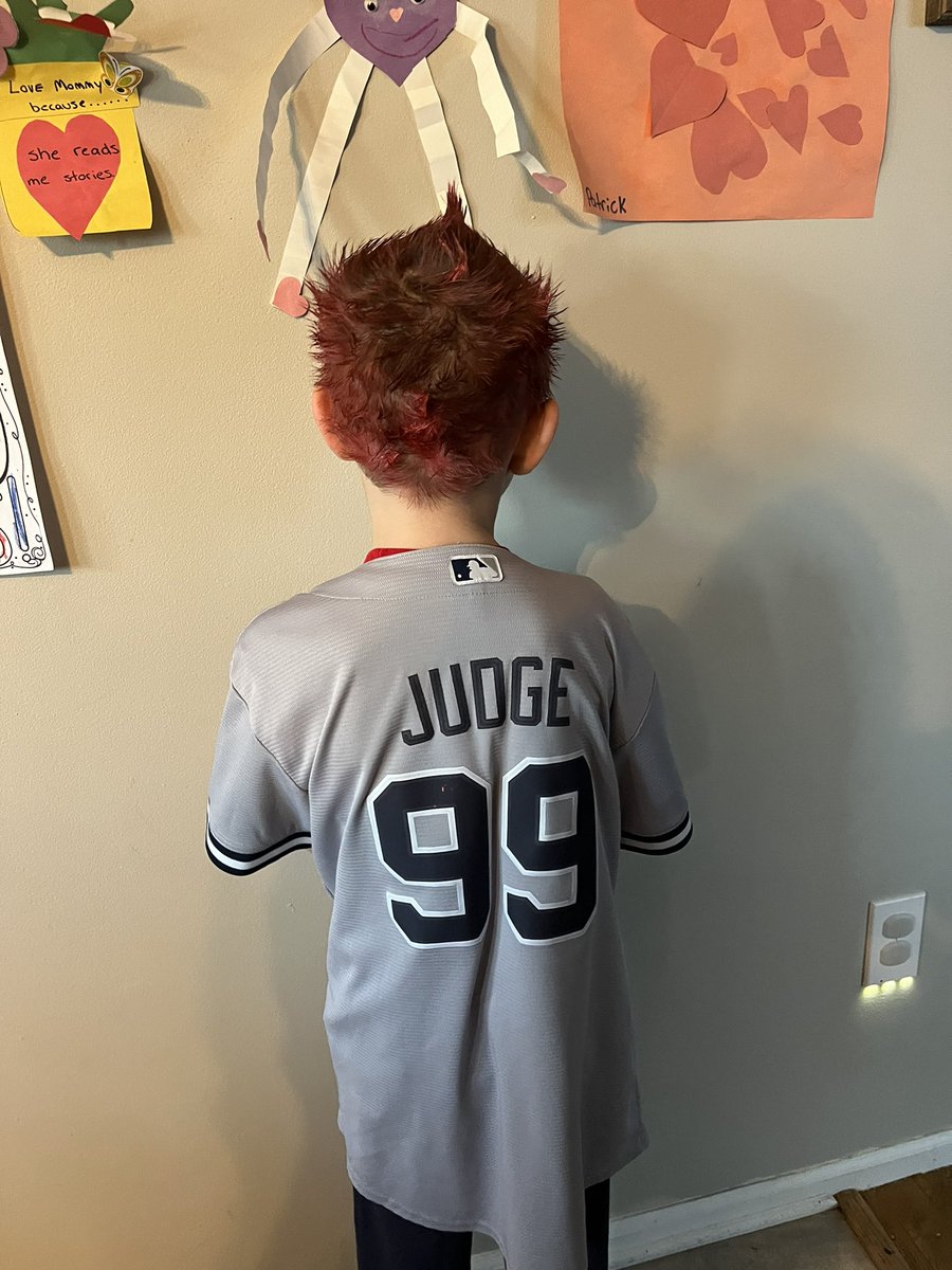 when valentine’s day is now the 99th day of school we have to audible the outfit!   still reppin what he loves ❤️⚾️