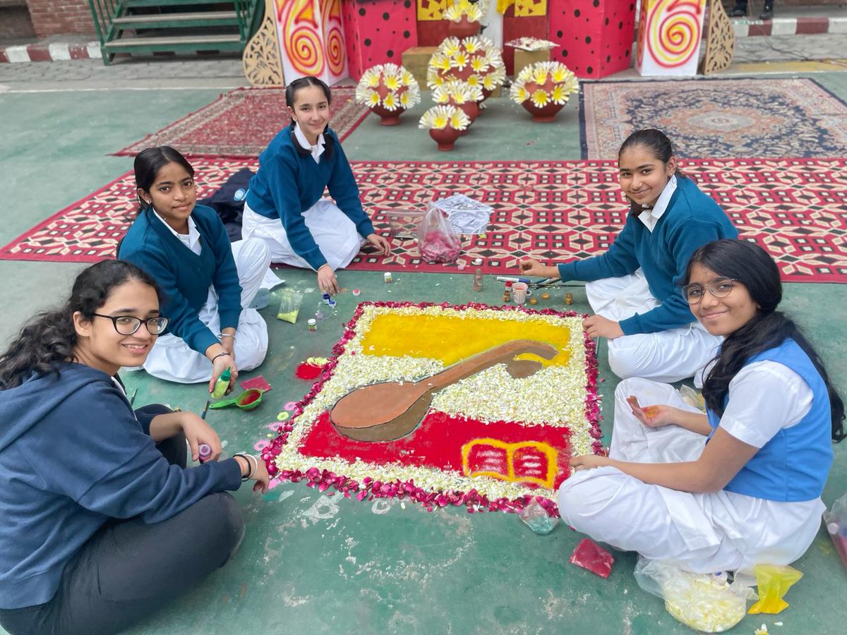 Secondary Stage organised  outdoor Creative Activities for Vsantotsav for a greater learning experiences #learningbeyondclassroom <a href="/ashokkp/">Ashok Pandey</a> <a href="/y_sanjay/">Sanjay Yadav</a> <a href="/pntduggal/">PUNEET DUGGAL</a> <a href="/kandhari_ekta/">Ekta  Kandhari</a> <a href="/cbseindia29/">CBSE HQ</a> <a href="/Dir_Education/">DIRECTORATE OF EDUCATION Delhi</a> <a href="/cbserodelhi/">@CBSERODDELHI</a>
