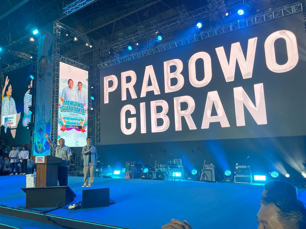 aburizalbakrie's tweet photo. Kumpul bersama pendukung, timses, serta relawan @prabowogibran2 di Istora Senayan.

 @prabowo @gibran_tweet https://t.co/58GuXjxLtG