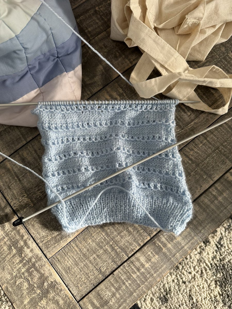 ringette3's tweet photo. @catsa_gc flying Porter can I bring my knitting as carry on?  I looked and thought so. Please advise https://t.co/a8B43kQlsB