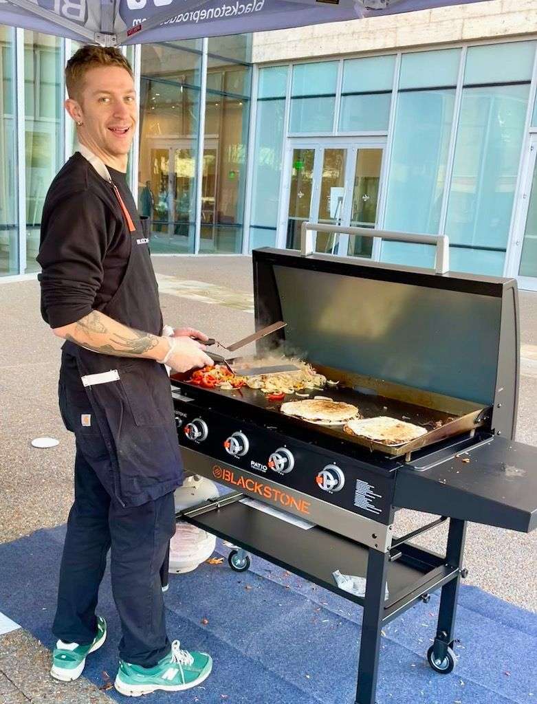 The sun was shining and the lines were long at the @HPBExpo Outdoor Demonstration Day!🔥 Plenty of hardworking grillmasters, innovative products, and delicious eats for all!🥩🍖🍔 #hpbexpo2024 #hpba #nashville #musiccity #meatcity