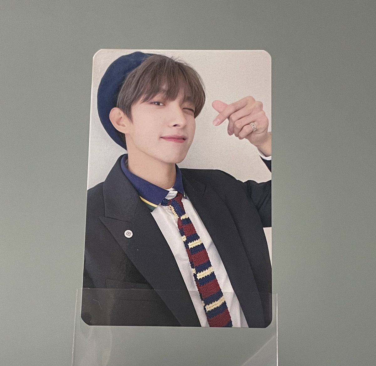 zero_o0_0's tweet photo. 세미콜론 홈런 사웨 사운드웨이브 특전
베레모 도겸 양도합니다

앞면은 깨끗하고 뒷면에 하자가 있어요
반택포 10 https://t.co/ld2TEPcJPZ