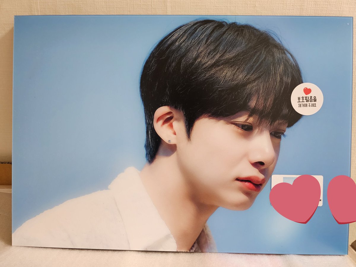 집에 빠르게 오고싶었던 이유
너무 영롱해요🥹 
내 생에 후기이벤트 당첨이라니
만두귀 속눈썹 둥근코 입술 머리까지
ㅠㅠㅠㅠㅠㅠㅠㅠㅠ오늘 끌어안고 울게요
보호필름 못떼겠어요ㅠㅠㅠㅠㅠㅠ