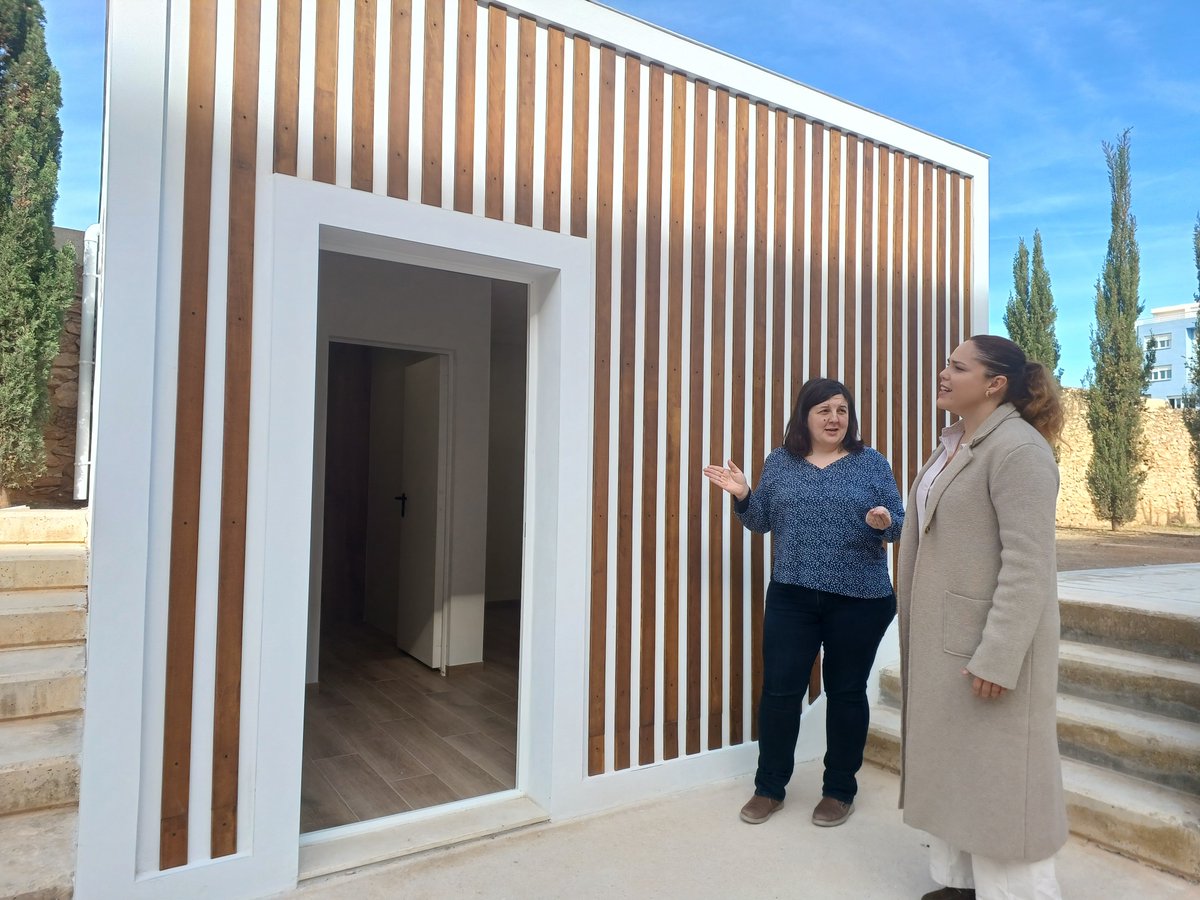 Ajunt_Benicarlo's tweet photo. 🏡 Ja tenim en marxa la caseta #multifuncional als Jardins del #Mucbe, que donarà servei 🎭 de camerino i magatzem a les companyies que actuen a l'amfiteatre
🏛 Completem així la rehabilitació d'este espai de 1.900 m2 convertit des del 2019 en gran espai cultural a l'aire lliure https://t.co/3Of2aadiJx