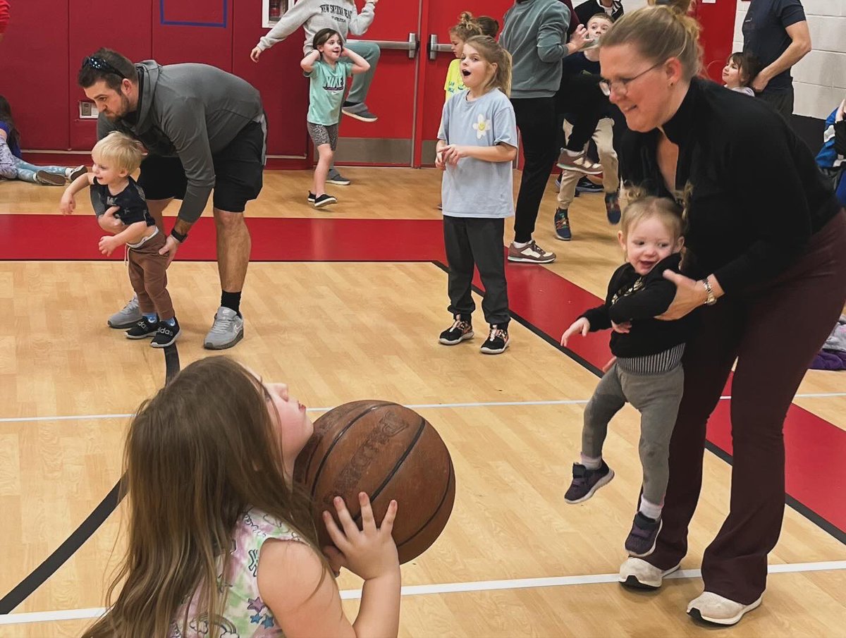 Thank you to all who attended the family fit night at Wauseon Primary! It was great seeing all the families working out together! #wauseonpride #wellness #workout #HeartHealth