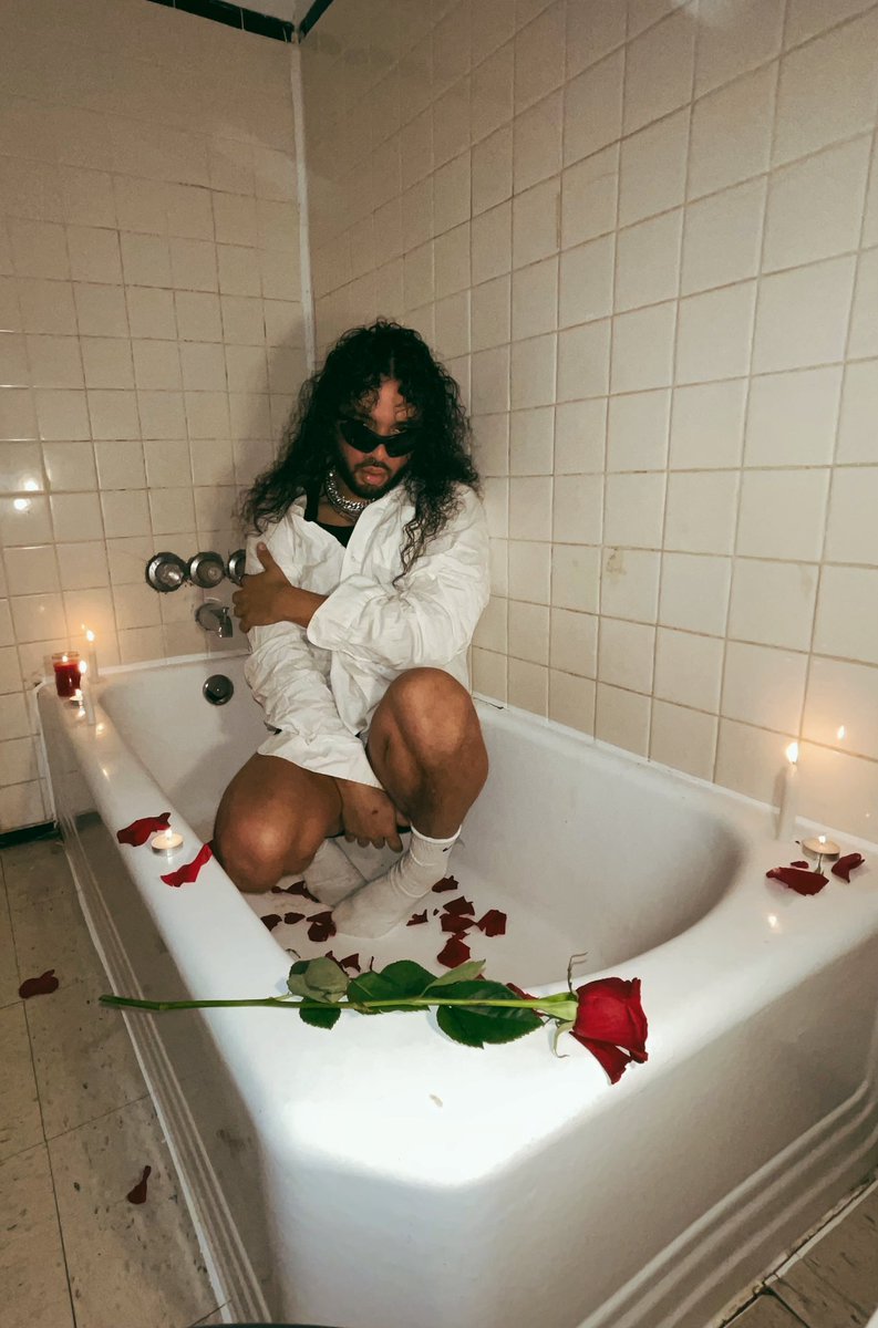 Rodd69's tweet photo. Let’s take a Valentine’s Day Bath 💕🛁🧼🌹❤️‍🔥 https://t.co/oAXJElLOZV