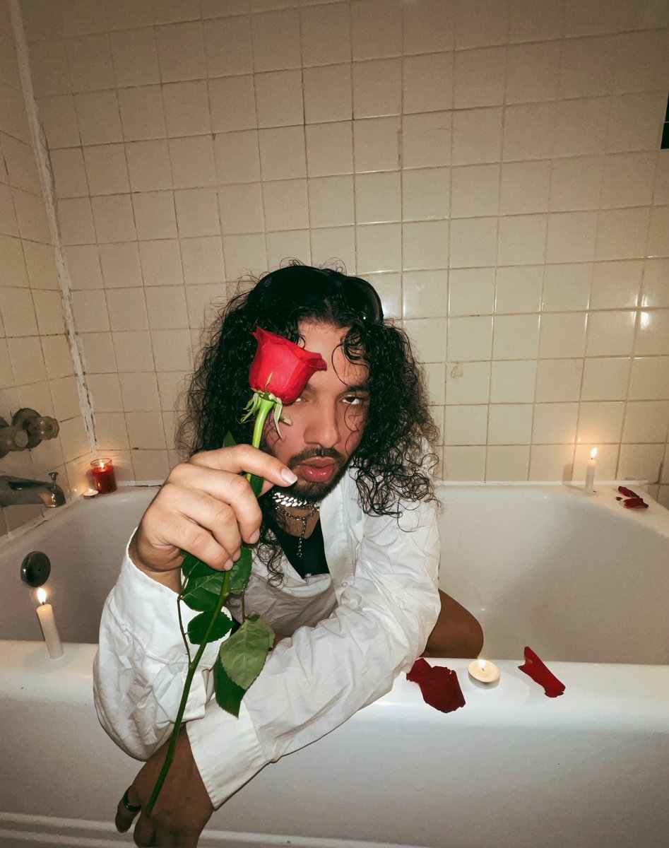 Rodd69's tweet photo. Let’s take a Valentine’s Day Bath 💕🛁🧼🌹❤️‍🔥 https://t.co/oAXJElLOZV