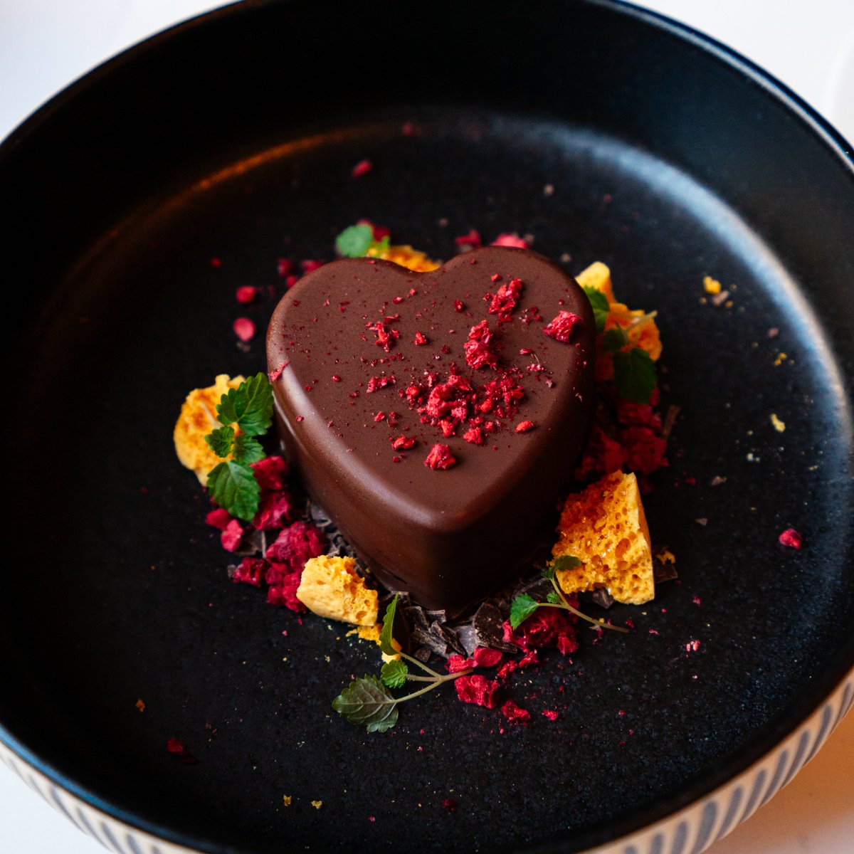 Carousel tweet media