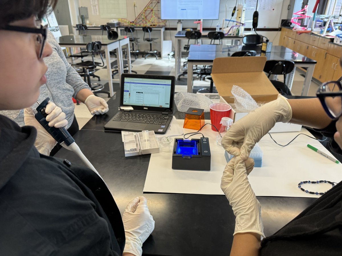 MrArsenie's tweet image. Day 2 of our #pcr and #elisa flu diagnostic lab via @MiniOneSystem with my @CarlSchurzHS #ibbio students! We did fantastic!