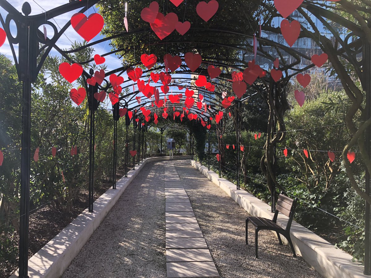 sandraevain's tweet photo. Une campagne de communication réalisée par la Ville d’Arcachon pour la Saint Valentin, l’occasion pour les Arcachonnais de déclarer leur flamme !#arcachon#villearcachon#saintvalentin#arcachonjetaime https://t.co/PRscPfVD8C