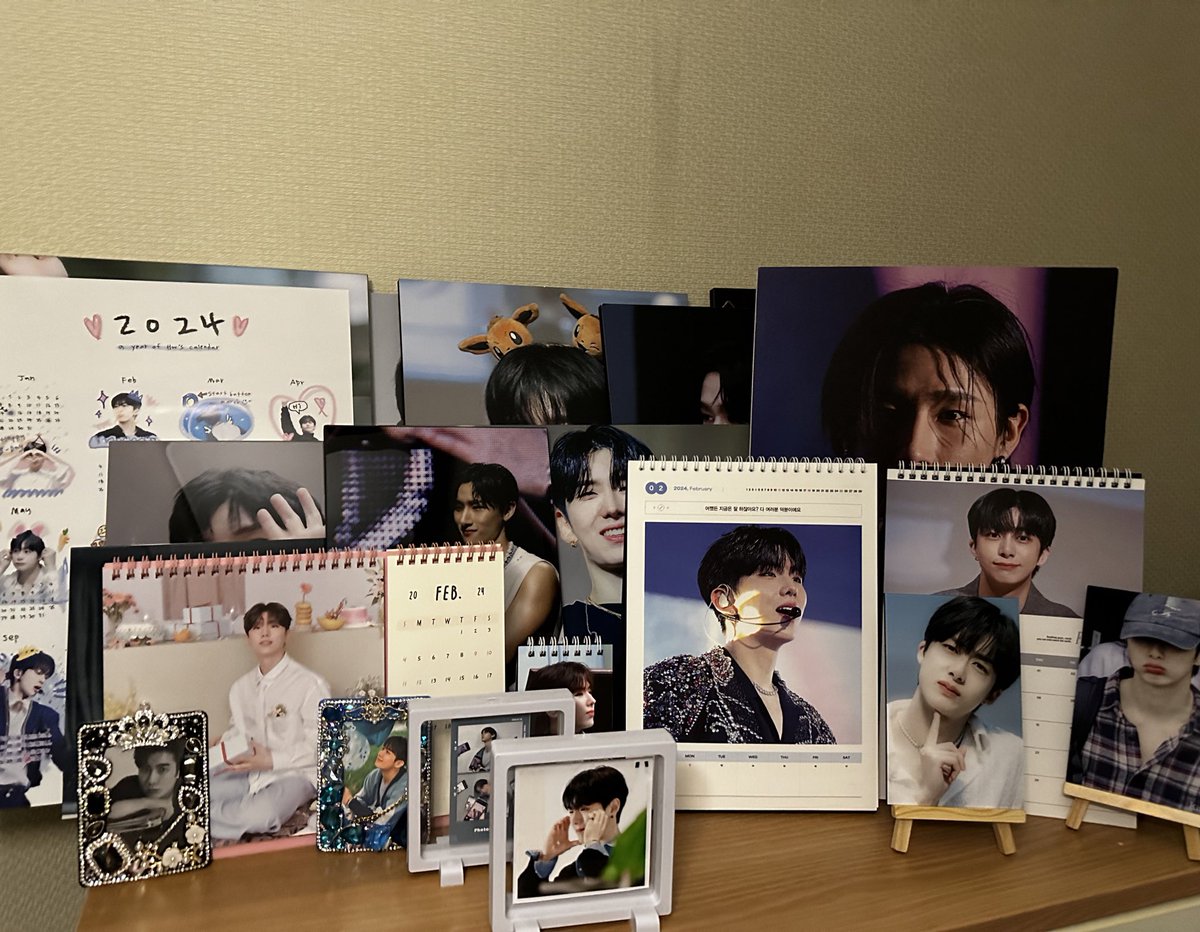 고답이님 사진까지 컴온~ 들어왔고~~
언니의 배우님 손우현 배우님도 합석~~~
내 방이 아직 생기기 전이라 다 여기로 집합!