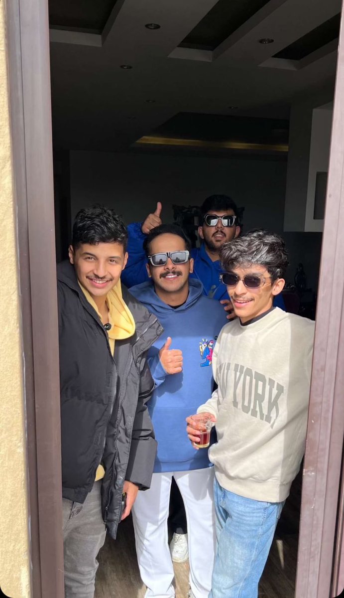 i8yux's tweet photo. #سفرة_عزيز_واخوياه

اجمل سفرة والله استمتعنا فيها وضحكنا الله يسعدكم يارب وترجعون بسلامه 😢🤍🤍 https://t.co/iBdB0Q6TcL