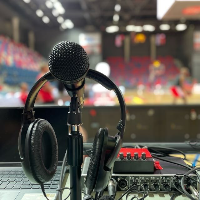 HapoelTLVBC's tweet photo. גם היום - רדיו הפועל!

אביב כהן, שימי ריגר ועידן הקלידן מחכים לכם החל מ-18:40.

שידור כאן ->https://t.co/tN7iFXCjSV https://t.co/OCJ0P2hQs5