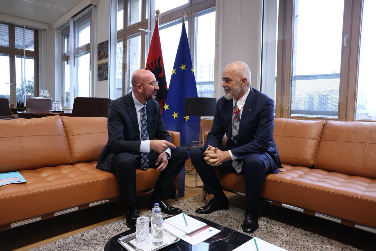 With @ediramaal, discussed the way forward on Albania’s EU path and our support all along the way. The future of #WesternBalkans is in the EU. Also welcomed the initiative to host a regional Western Balkans-Ukraine summit in Tirana. The EU is grateful for Albania's and the