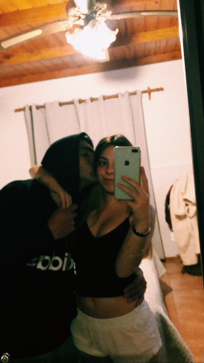 rominabueno02's tweet photo. Ojalá todos pudieran conocerte un poquito y darse cuenta la persona que sos 🥺 bueno,tímido, humilde, compañero, solidario, empatico y millones de adjetivos buenos. Mi san Valentín desde hace años y para siempre, te amo @Aguocampo27 feliz de la familia que formamos 🤎 https://t.co/yi8lozuowK