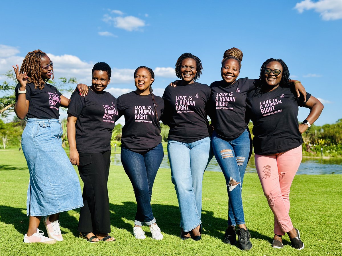 amnesty_zim's tweet photo. Roses are red,
violets are blue.
We fight for human rights,
and so should you! ❤️😊 https://t.co/1UuvGTfm2C