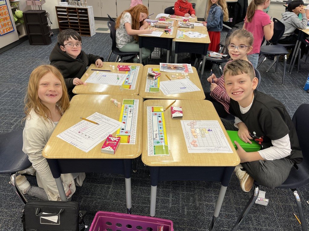 ElementarySalem's tweet photo. Valentine's day and math!  What could be better!  2nd graders are graphing candy hearts today. https://t.co/sH6O8gv3Gd